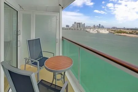 С балконом Superior Ocean View Stateroom with Balcony (2B)