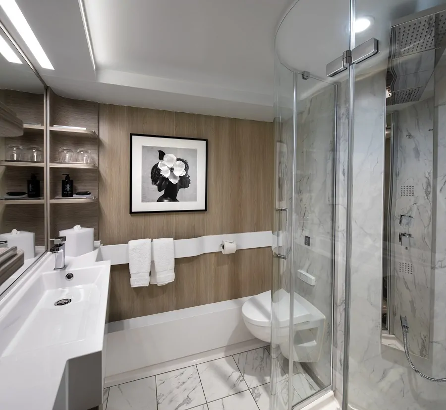 С балконом AquaClass Stateroom (A2)