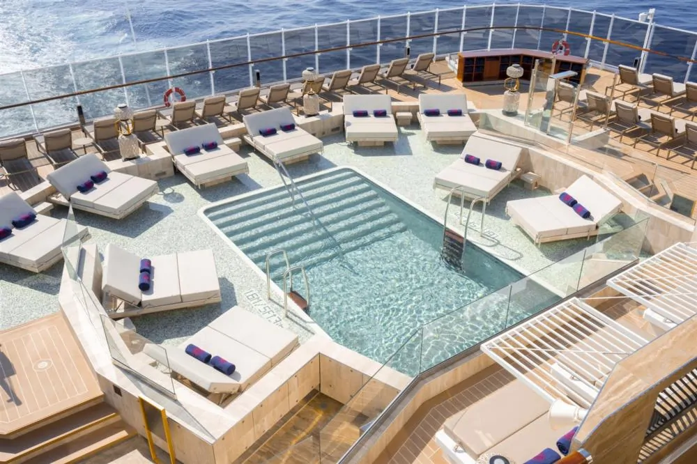 Atoll Pool & Bar