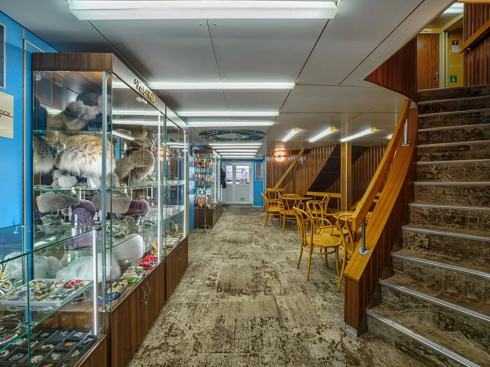Средняя палуба