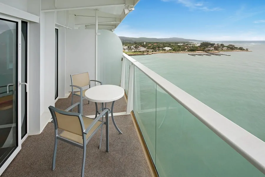 С балконом Family Ocean View Stateroom with Balcony (1A)
