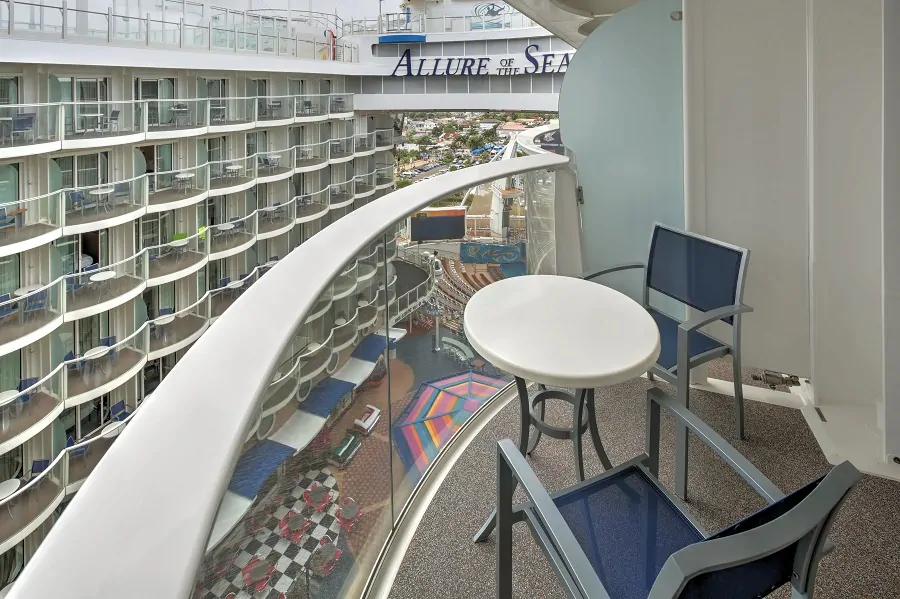 С балконом Boardwalk View Stateroom with Balcony (2I)
