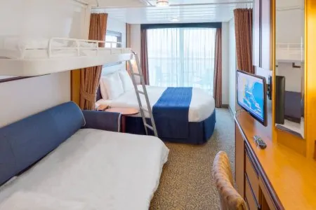 С балконом Spacious Ocean View Balcony (1B)