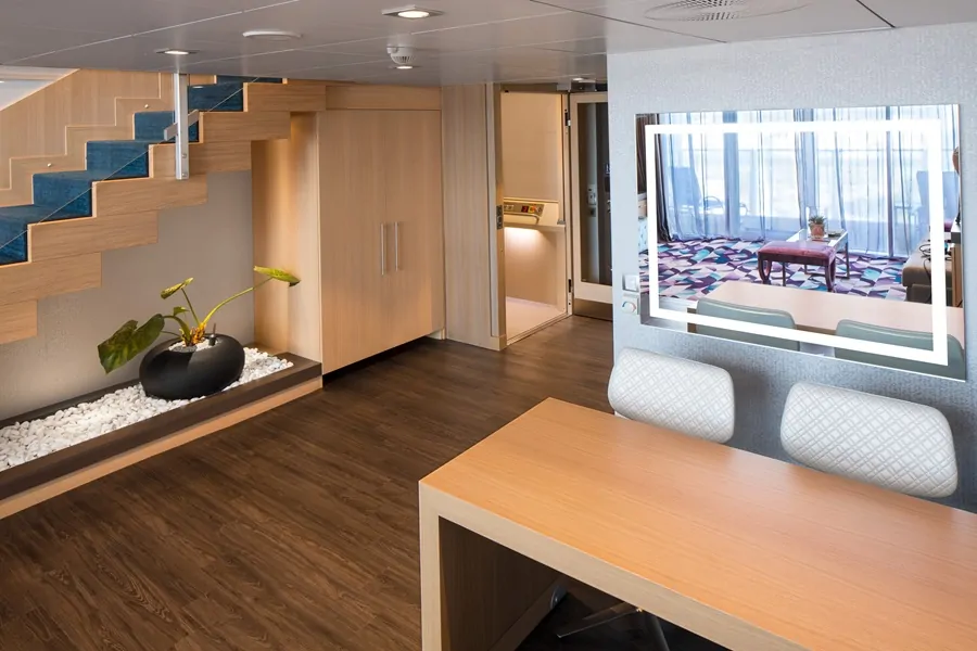 Сьют Crown Loft Suite with Balcony (L1)