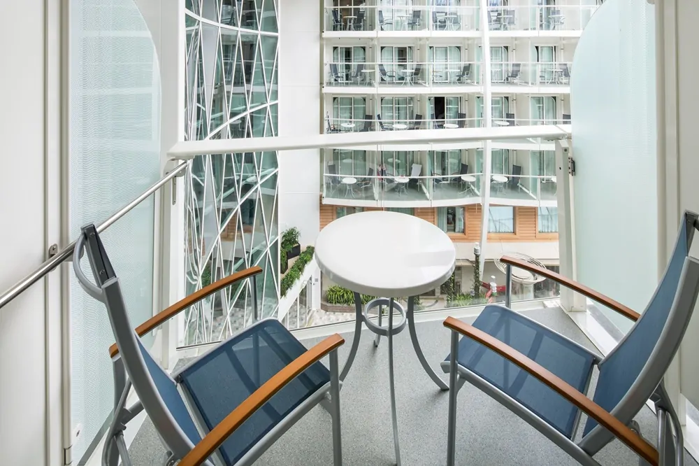 С балконом Central Park View Stateroom with Balcony (1J)